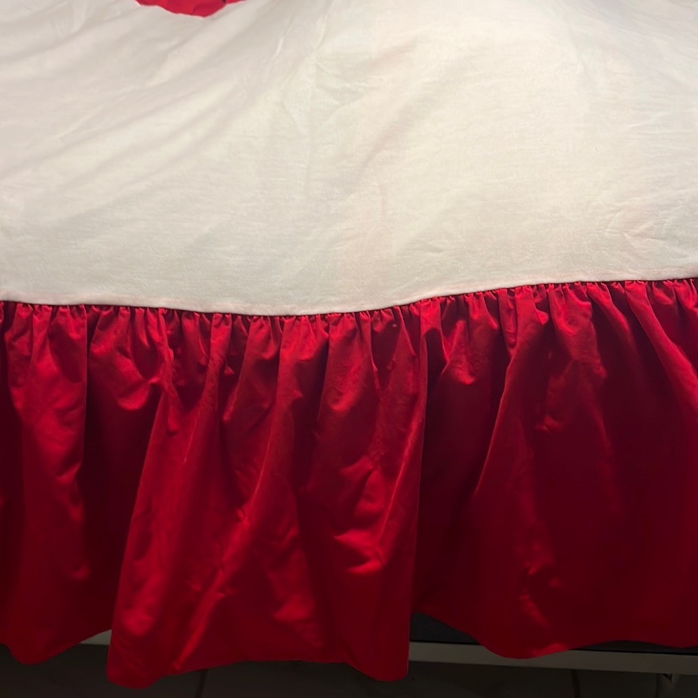 Twin bed skirt white center with deep red ruffles